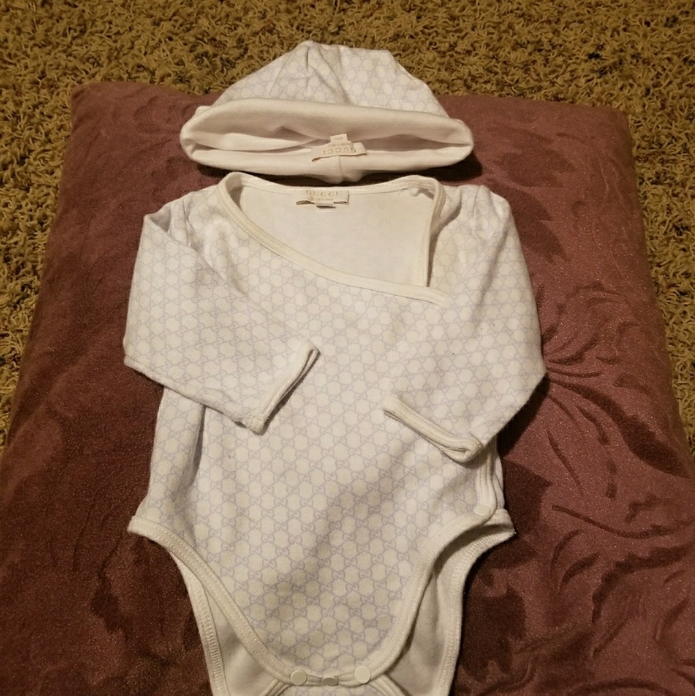 Gucci onsie